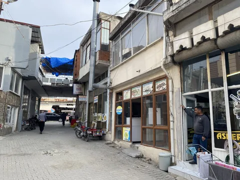 DÜZİÇİNDE ÇARŞI İÇİNDE HAZIR TEZGAHLI SATLIK UYGUN İŞ